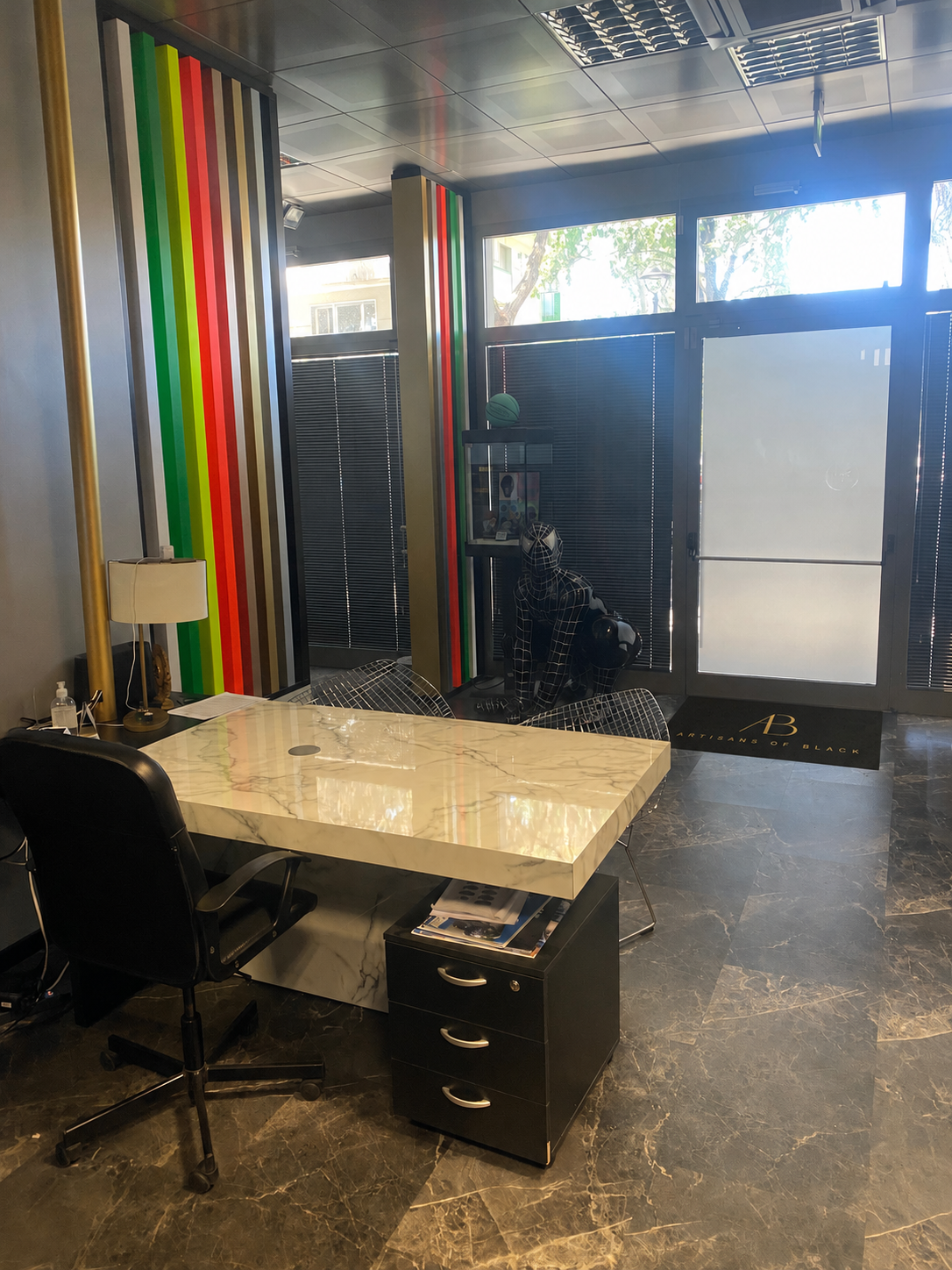 Ingresso e accoglienza dell'atelier Artisans of Black